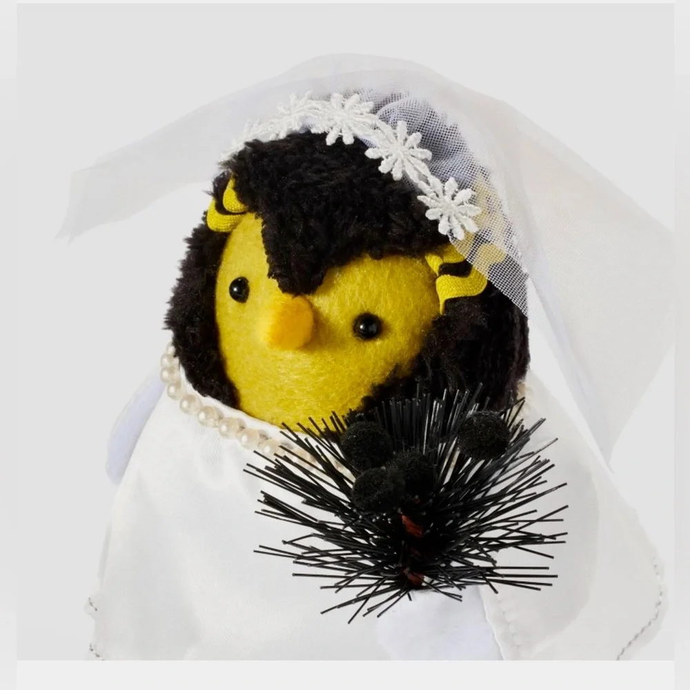 Target Halloween Bird Hyde & Eek “Freda” Featherly Friend Bride of Frankenstein